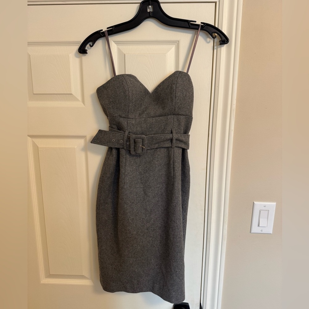Chic Strapless Gray Dress with Belt
